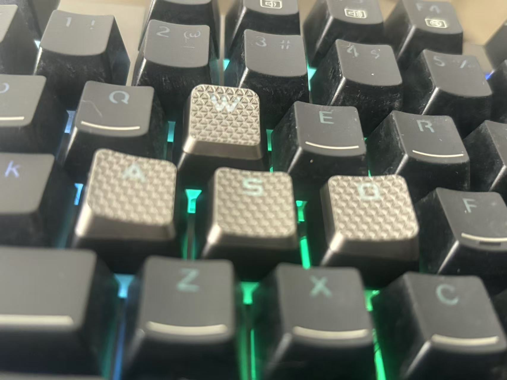 Podświetlane nakładki na klawi – Gaming Keyboard Corsair recenzja i cena