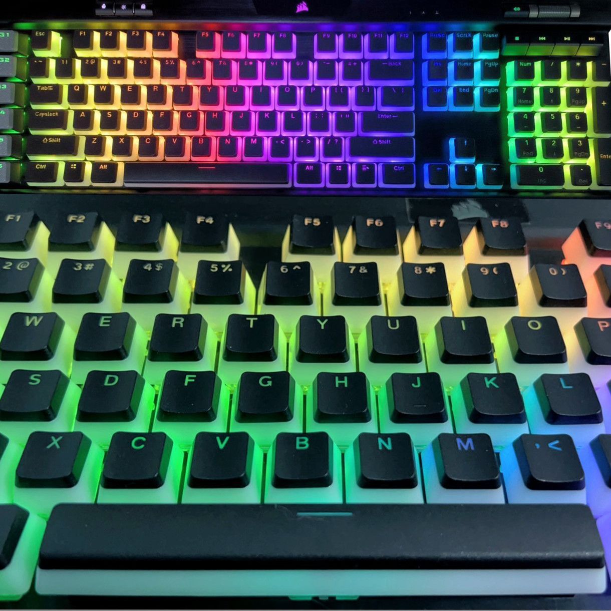 Półprzezroczyste nakładki na k – Gaming Keyboard Corsair recenzja i cena